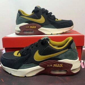Mens Size 8 - Nike Air Max - Black Vintage Green Team Red Shoe